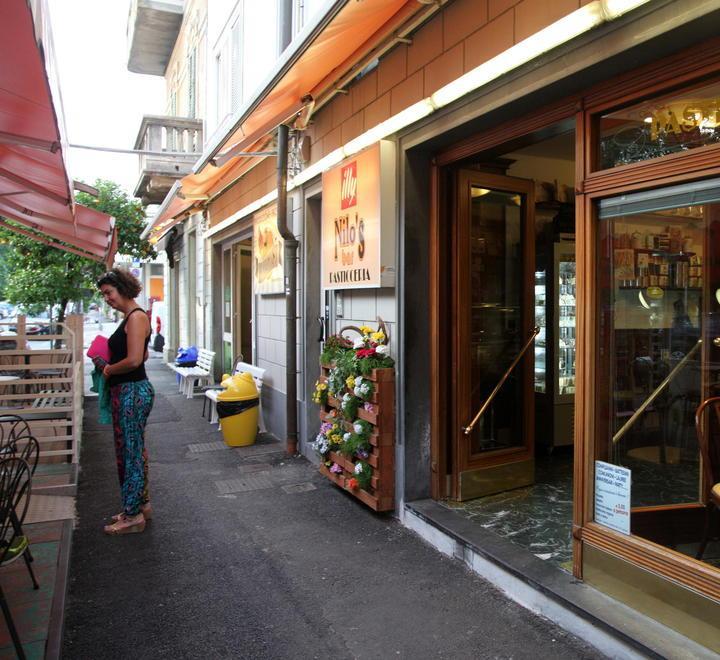 Pasticciere e panettiere si picchiano per un dolce, interviene la polizia 