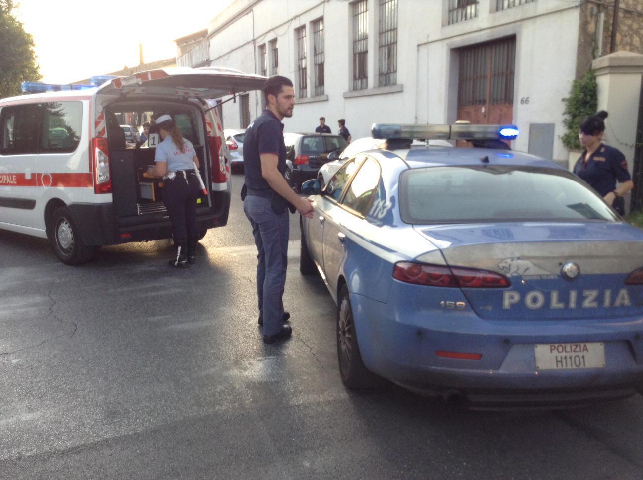 L'intervento della polizia municipale e della polizia su un incidente stradale in via Pomeria (foto d'archivio)