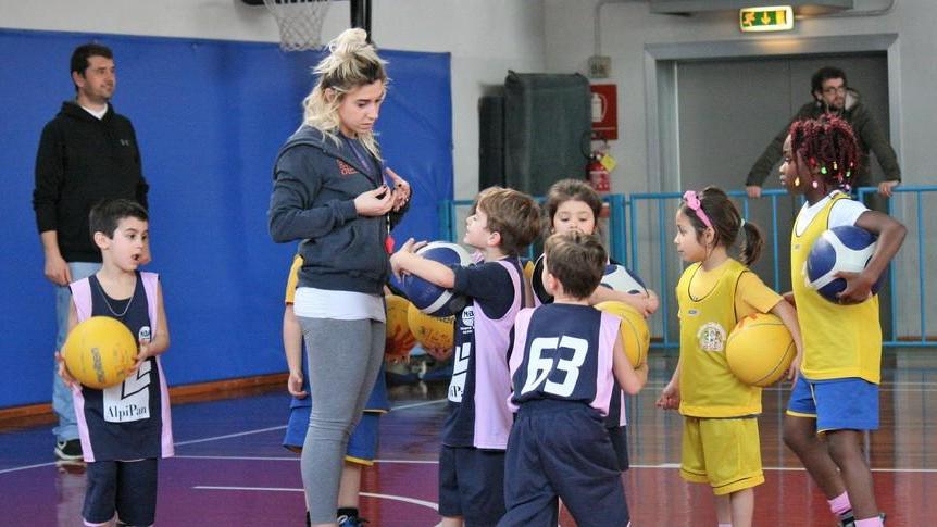 La passione di Alessia Si laurea a Firenze con la tesi sul basket