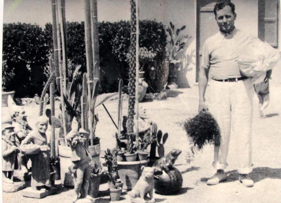 Il fondatore del negozio Giovanni Vecoli in una preziosa foto d'epoca