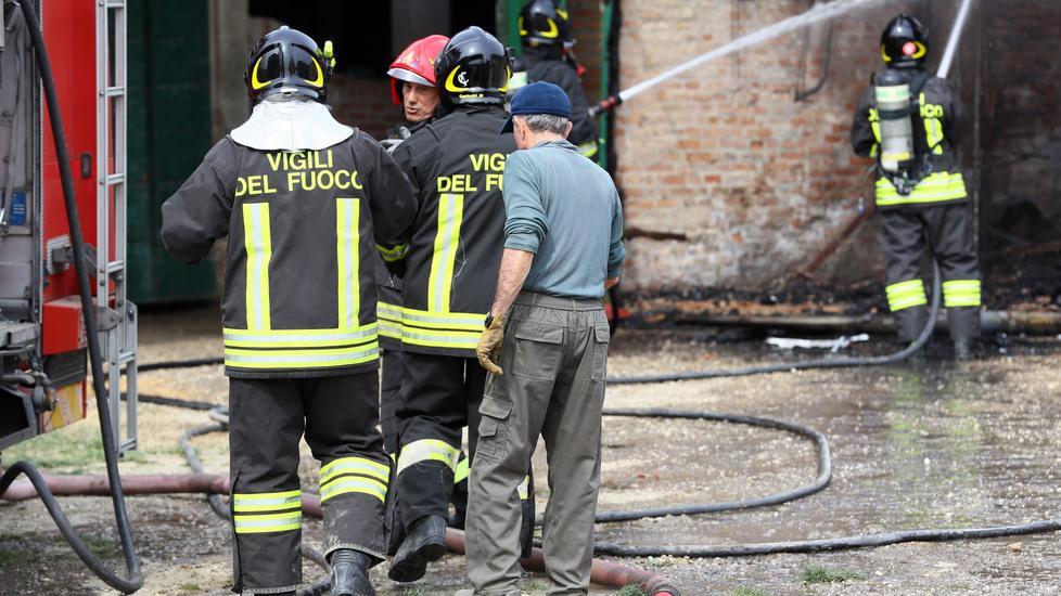 Incendio in un garage Innesca le fiamme utilizzando il flessibile