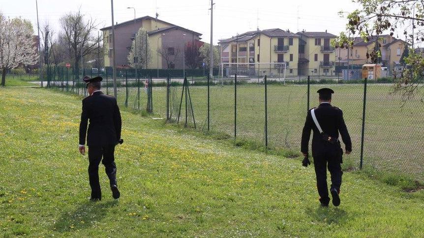 Prima la lite, poi l’accoltellamento Denunciato un 19enne, ma lui nega