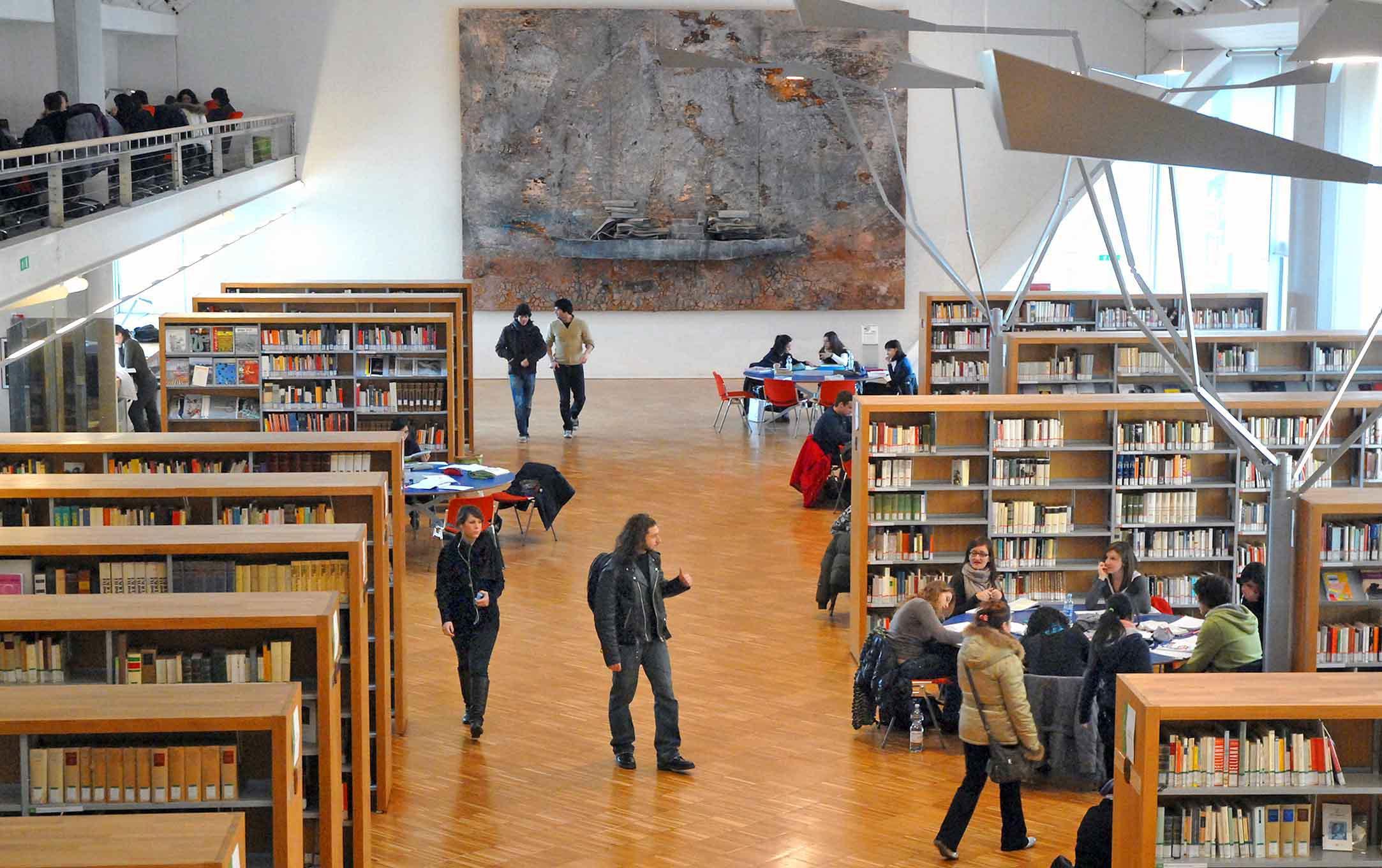 L'interno della biblioteca San Giorgio