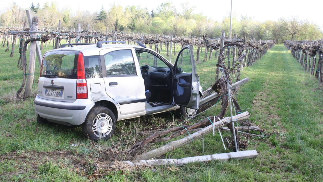 Schianto tra auto in via Statutaria, tre feriti