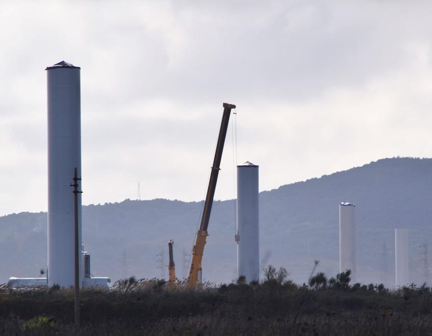 Eolico foce Cornia, avanti con i lavori. L’azienda: «Rispettati i tempi previsti» 