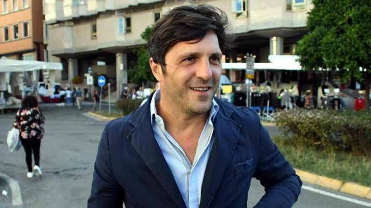 Raccolta rifiuti a singhiozzo, cassonetti strapieni