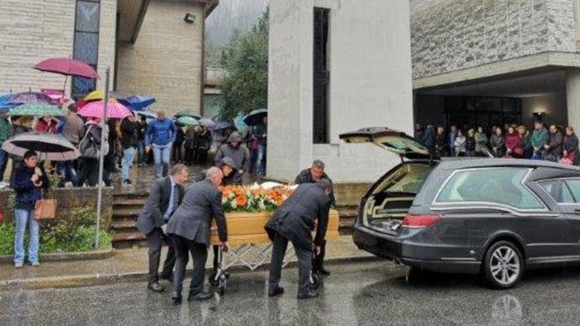 Una folla all’addio di Massimiliano Morto a soli 31 anni