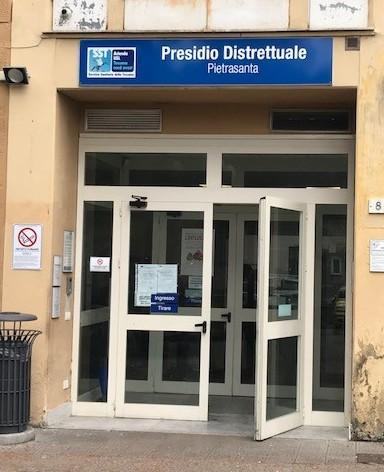 Ore di attesa per un certificato proteste al distretto sanitario 