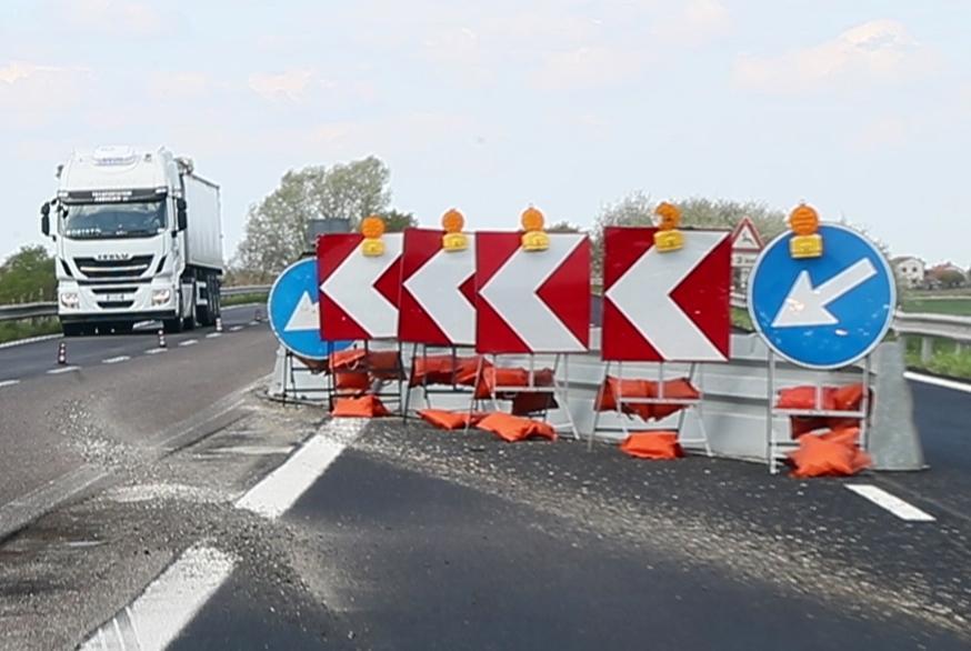 Superstrada gimkana Uscite e rientri per i lavori all’asfalto 