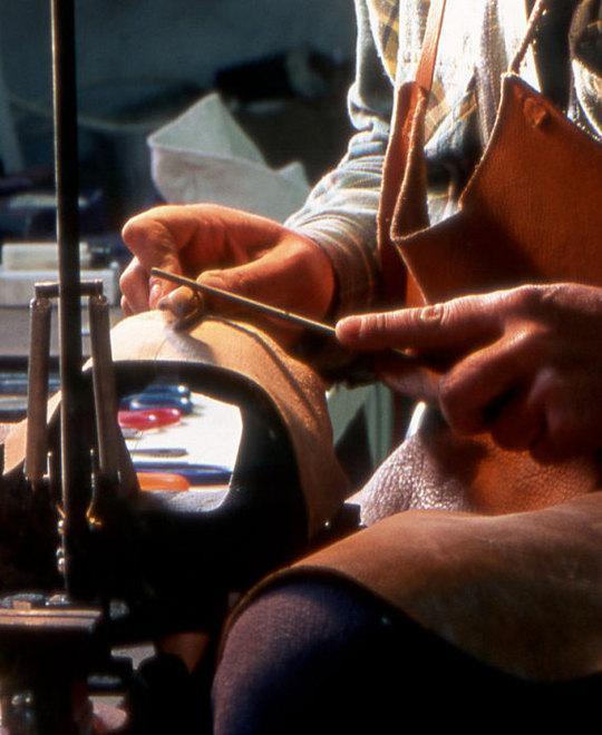 Un artigiano al lavoro