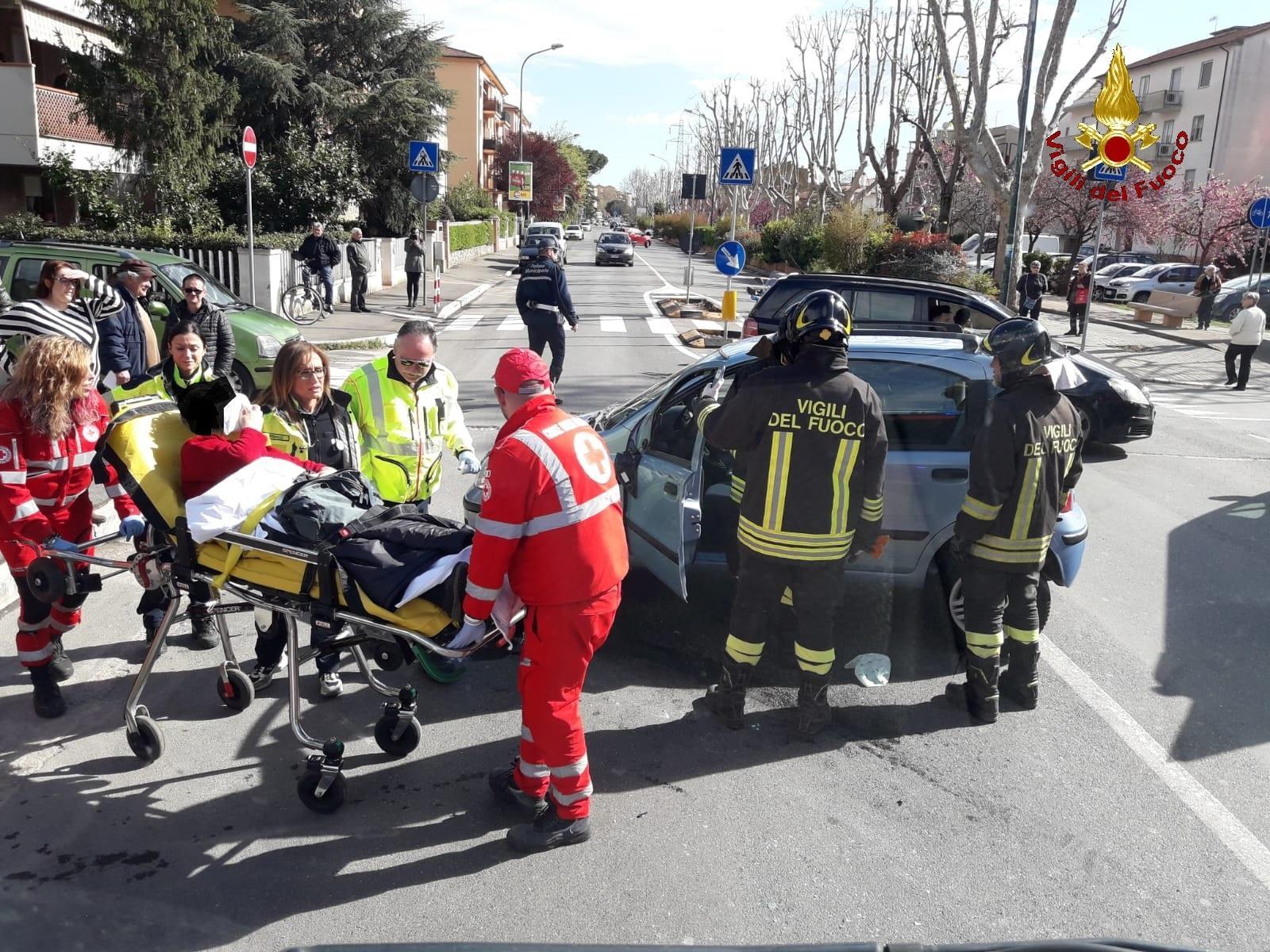 Incidente in via Giusti, ferita una donna