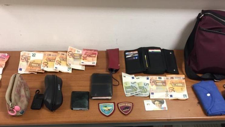 Rapina due anziane e le getta a terra, reggiano 28enne arrestato a Parma