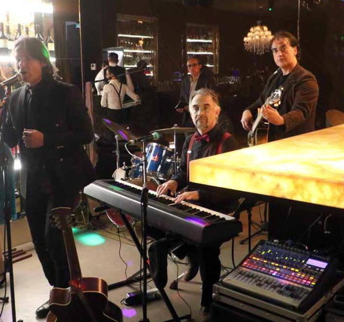 Cabina “zero gravity”, palestra musica dal vivo: ecco il Village