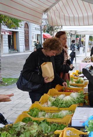 I banchi potranno restare sul viale 