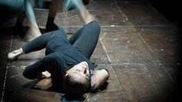 Danza e parole raccontano la storia di “Vodka Valium”