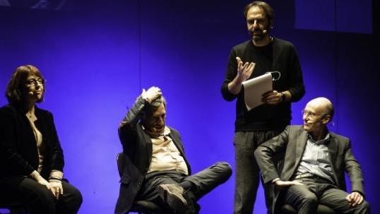 Dai buchi neri ai neutrini Neri Marcorè porta in scena il “Racconto Cosmico”