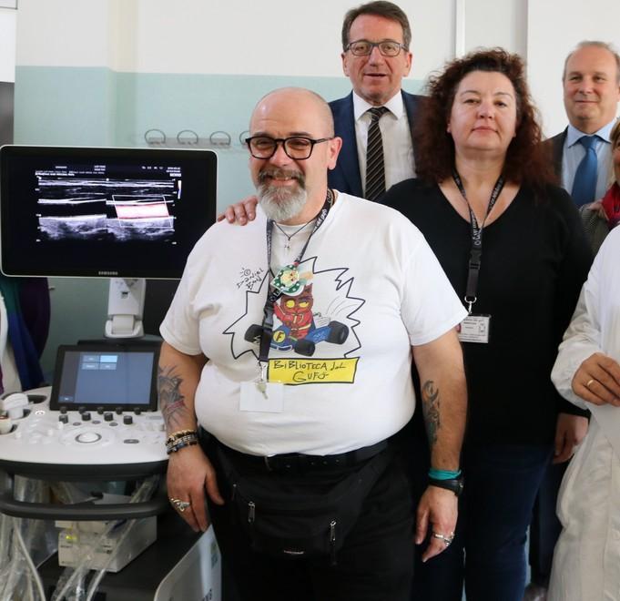 Formigine. Ricordando Federico: la Biblioteca del Gufo dona un ecografo al Policlinico  