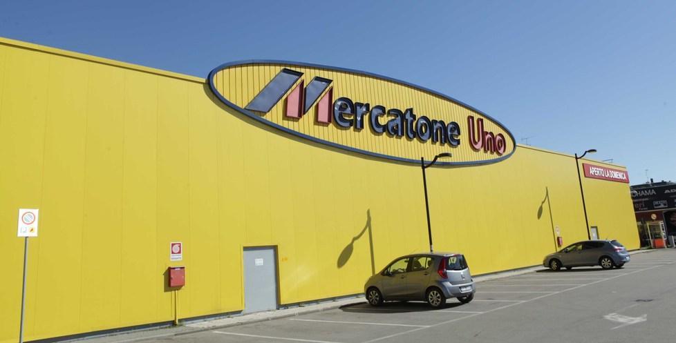 Lavoratori di nuovo in sciopero per la crisi del Mercatone Uno 