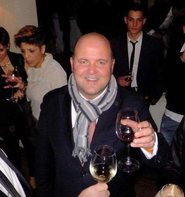 Ucciso da un malore sul divano a 48 anni