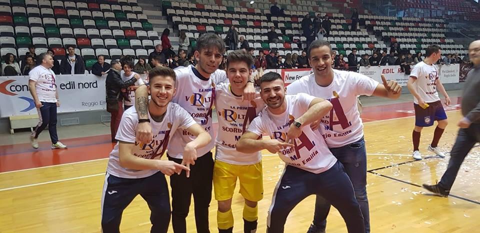 L'Olimpia Regium festeggia la promozione in serie A2 dopo il successo sulla Poggibonsese