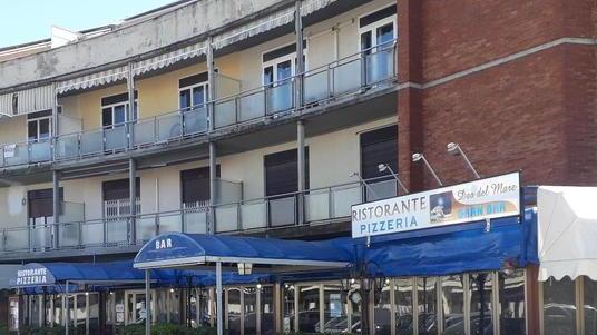 Le verande delle attività di Tirrenia di cui si chiede la rimozione