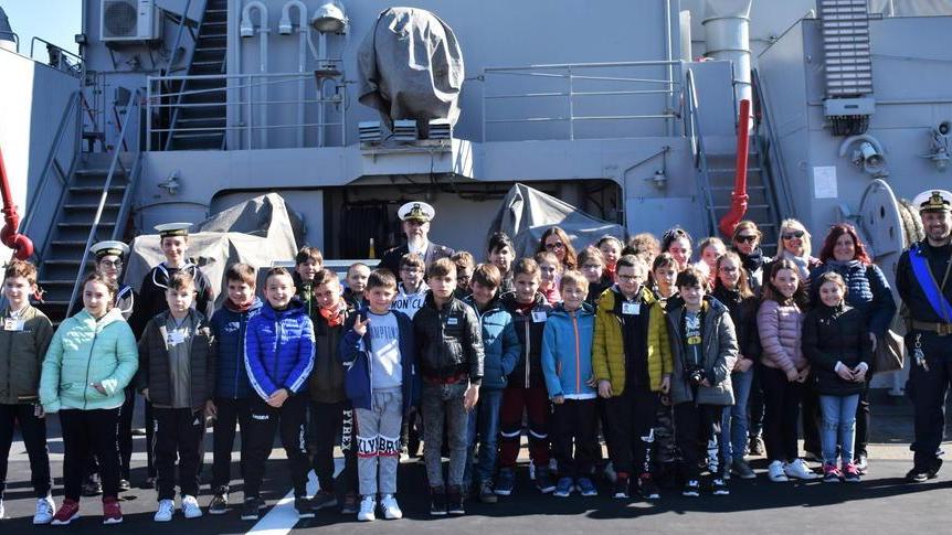 Alunni della Gentili ospiti a bordo della nave Vesuvio