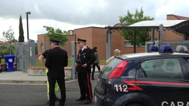 Raid dei ladri negli uffici della scuola materna stanze lasciate a soqquadro