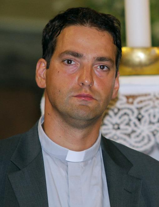 Don Fernando Bellelli fuori dal clero Il Papa lo caccia, «ma non è pedofilia» 