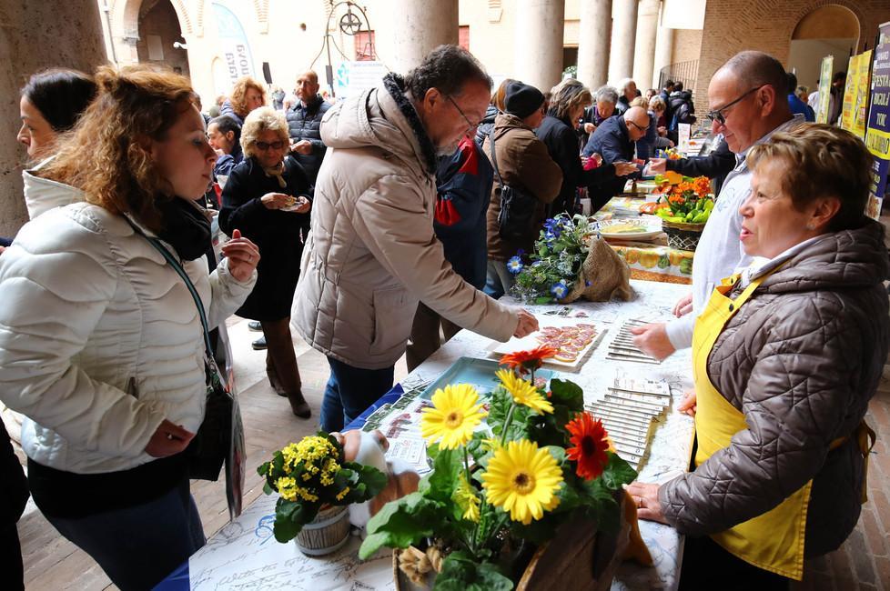 Compleanno tra amici Nel Castello un brindisi fra tradizione e futuro 