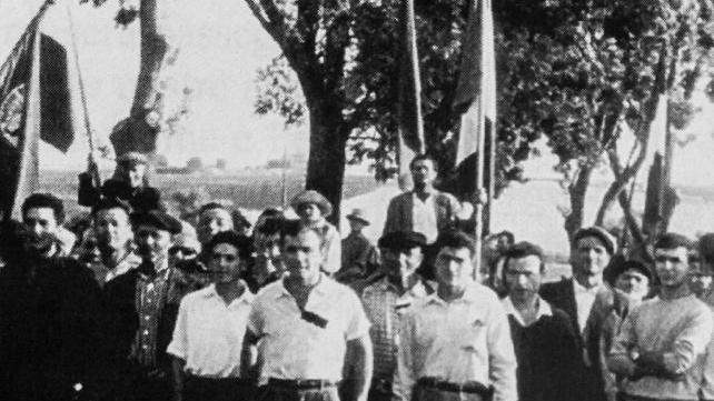 Giuseppe Sparacino, al centro in primo piano, durante una manifestazione operaia nel 1965
