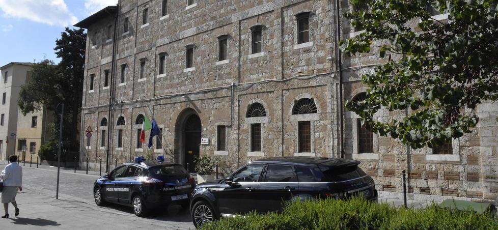Chiusura del carcere I sindacati fanno il sit-in 