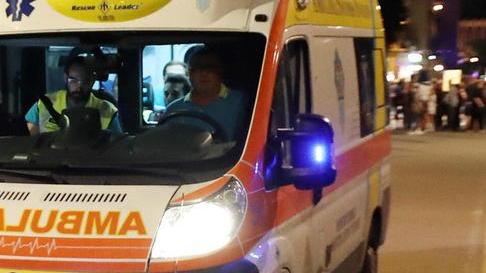 Rissa davanti a un locale un trentenne resta ferito