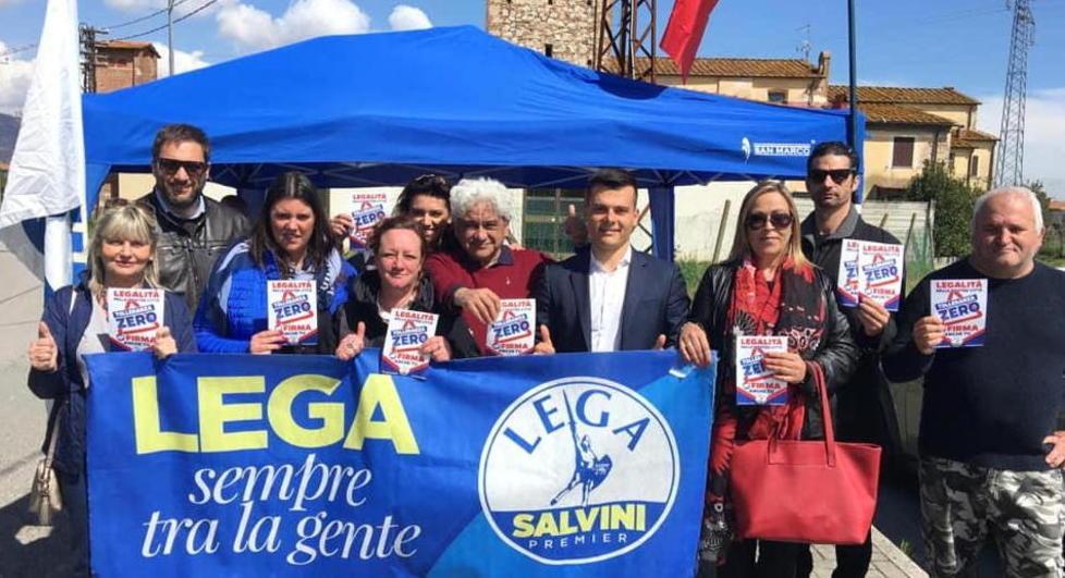 La guerra dei gazebo Latignano “occupato” per 2 ore da Pd e Lega 