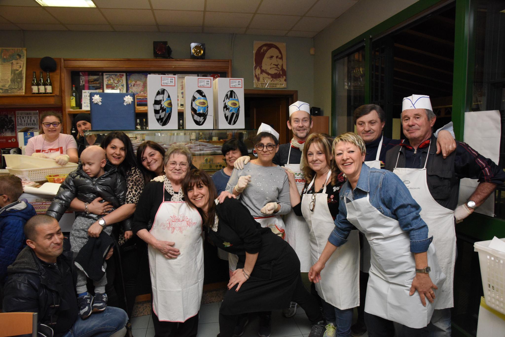 Tutta Massenzatico alla “gnoccata benefica” per aiutare Saimon, il bambino guerriero che lotta contro il tumore 