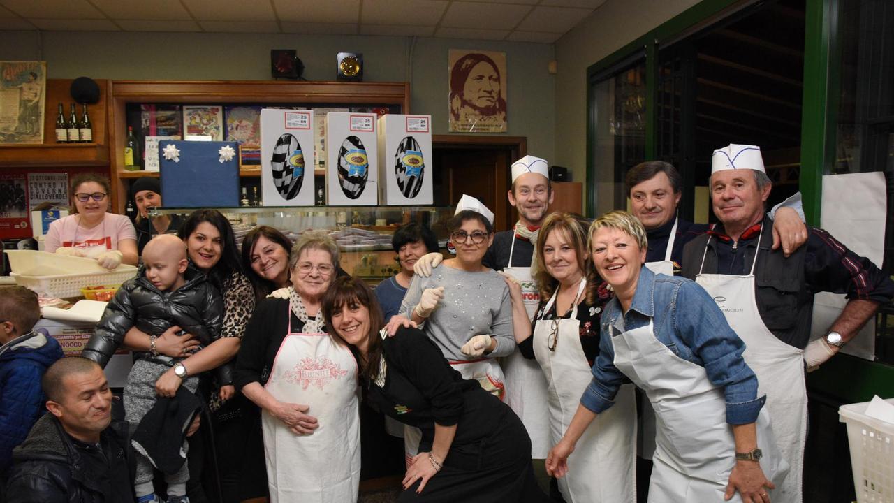 Tutta Massenzatico alla “gnoccata benefica” per aiutare Saimon, il bambino guerriero che lotta contro il tumore