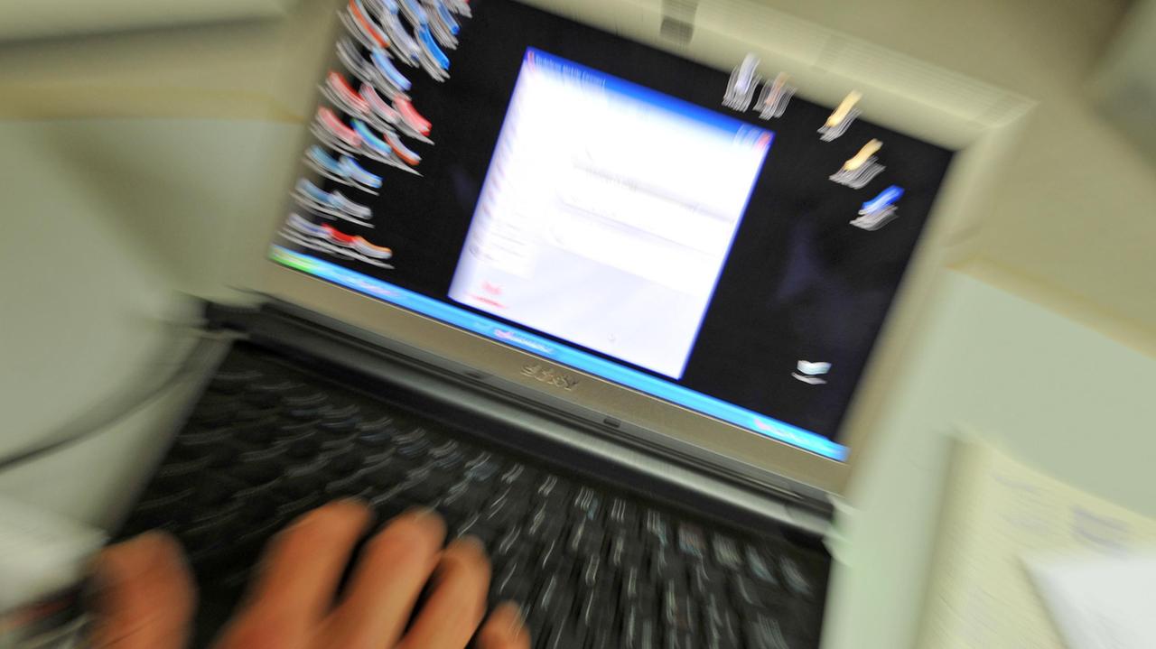 Pisana minacciata con il ricatto online del finto video hard