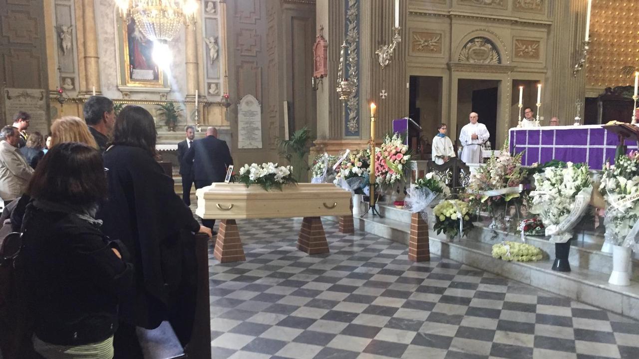 Vignola, palloncini e Ramazzotti per l'addio a Eleonora