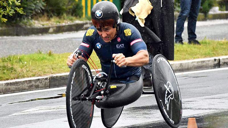 Alex Zanardi in gara a Marina di Massa
