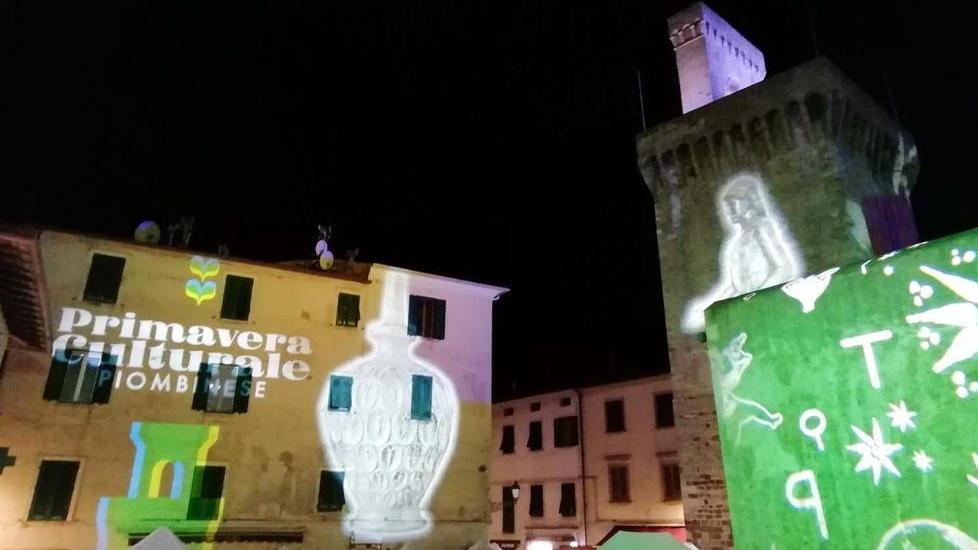 Dagli Etruschi a Leonardo sulle mura del centro si proiettano le immagini della nostra antica storia