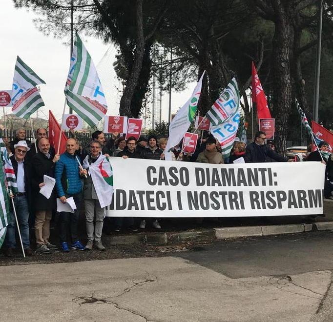Caso diamanti protesta dei lavoratori bancari 