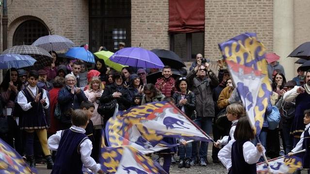 La pioggia non ferma l’omaggio al Duca
