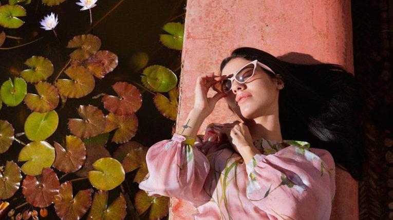 Blumarine. Anna Molinari e Giulia De Lellis per la capsule Eyewear by Gdl