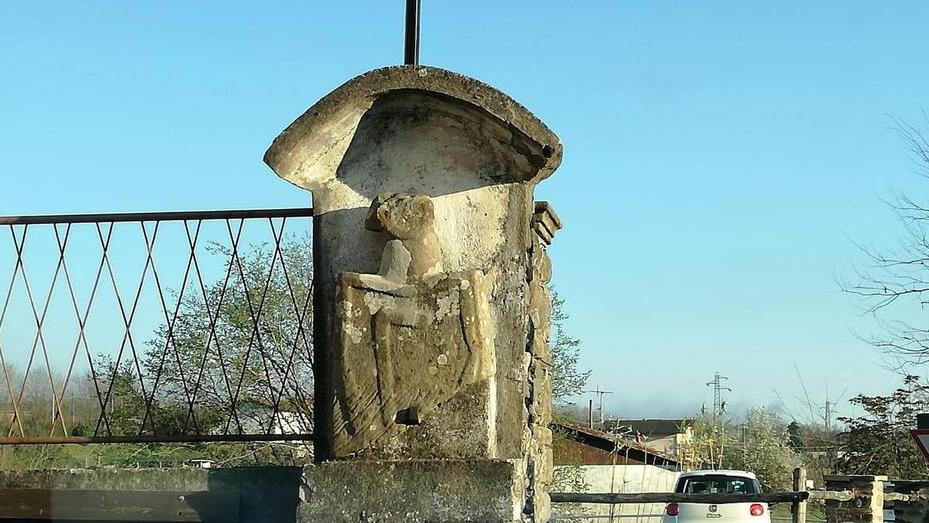 L’ex sindaco Malaspina: Scorcetoli deve tenere la sua statua stele