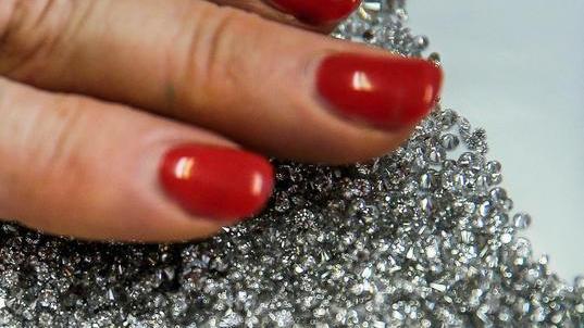 Diamanti venduti dalle banche Per procura e finanza è truffa