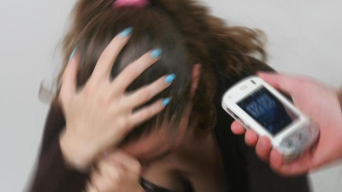 Telefonate a raffica per gelosia ma minaccia la donna sbagliata