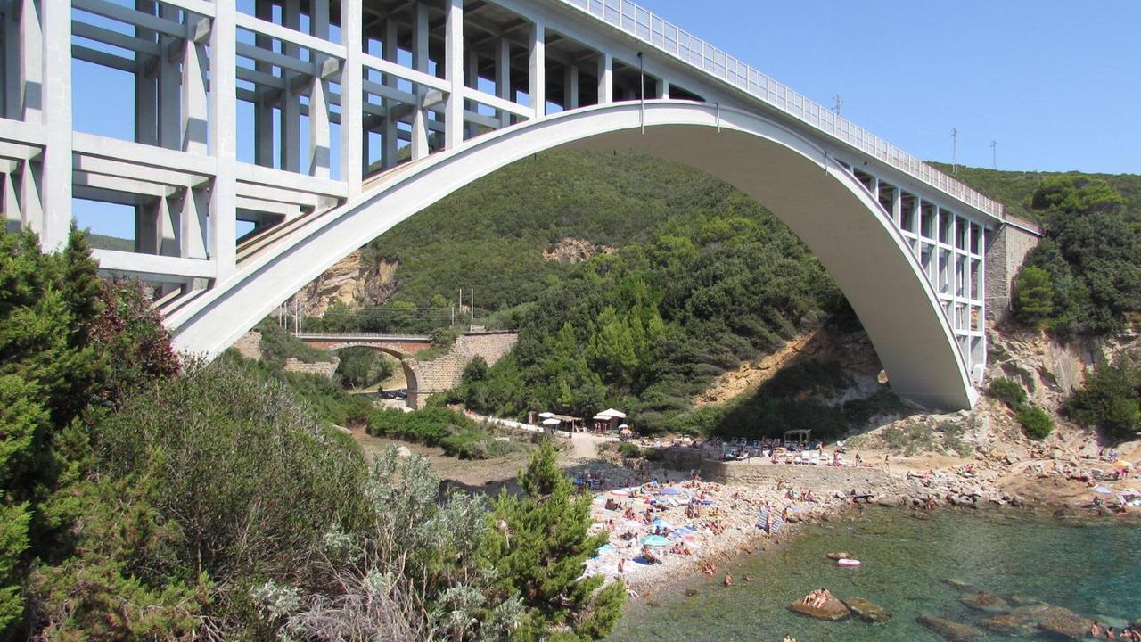 Livorno, istituiti due tratti di scogliera naturista (e uno gay friendly)