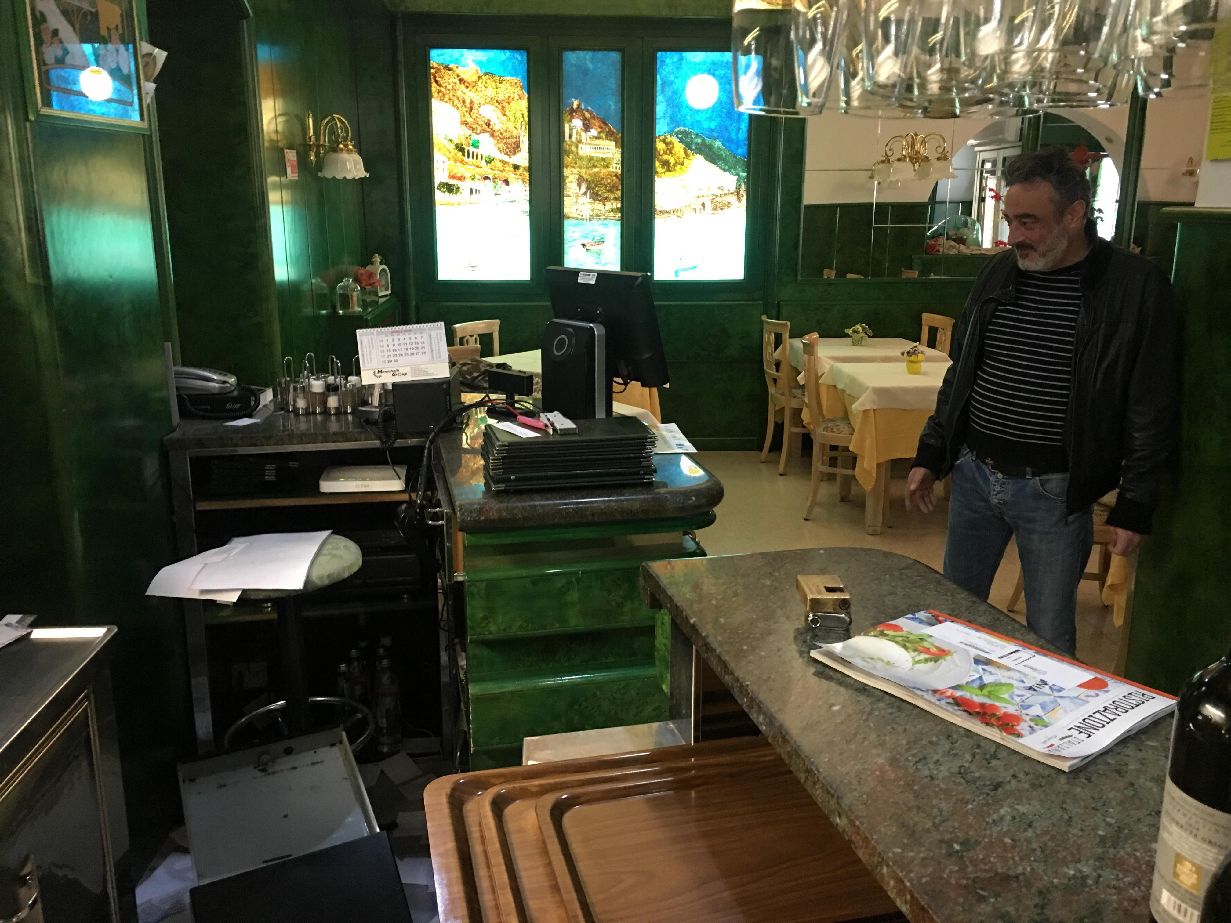 I danni provocati dai ladri al ristorante pontederese