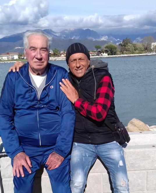 Salvato dall'annegamento: «Gli abiti zuppi mi tiravano giù, sono vivo grazie a Marco» 