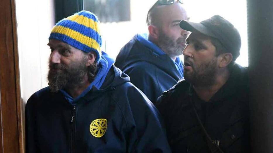 I tifosi “assediano” la giunta «Allo stadio lavori fermi»