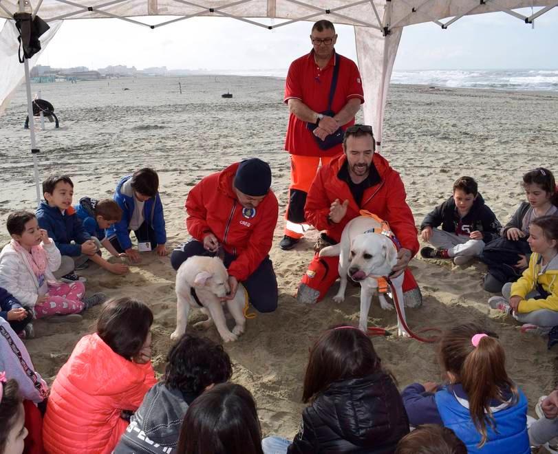 Oltre 500 bambini in spiaggia per imparare a salvare papà